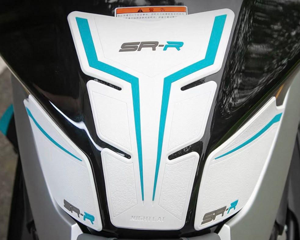 CFMOTO 675SR verdickten Gummi Tankpad + 5D Carbon Tanksticker