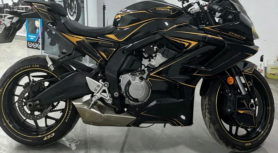 Custom Full-body Graphics Set 675SR