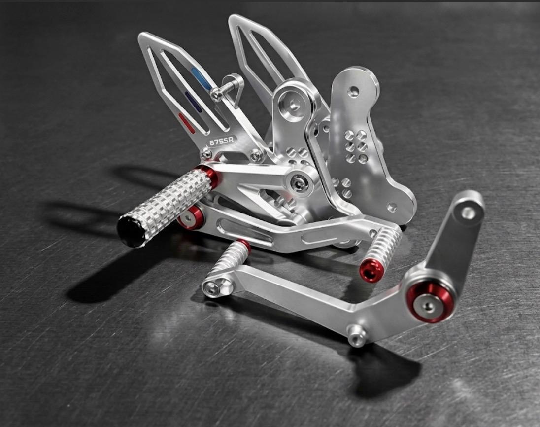 CNC Performance-Fußrastenanlage-Set verstellbar für CFMOTO 675SR