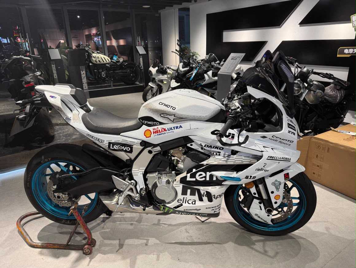 Custom Full-body Graphics Set 675SR